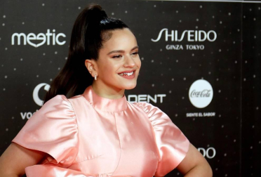 Rosalía, los Jonas Brothers, Leiva, Nicky Jam, Billie Eilis, Aitana, Becky G, Beret, Don Patricio o Ava Max, pusieron en pie a un público de casi 15.000 personas que asistieron a la gala de los premios '40 Music Awards' celebrada en el Wizink Center de Madrid.
