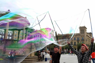 ¿Cuántas personas dedican un poco de tiempo al día a prestar atención a las maravillas cotidianas? La pregunta la lanza al lector el psicólogo del Teléfono de la Esperanza Alfonso Echávarri