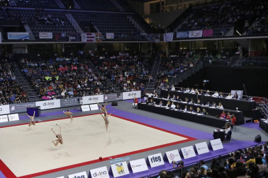 Las gimnastas se juegan en apenas dos minutos y medio el trabajo de varios meses de preparación previa y de más de dos horas de calentamiento el día de competición