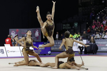 Las gimnastas se juegan en apenas dos minutos y medio el trabajo de varios meses de preparación previa y de más de dos horas de calentamiento el día de competición