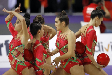 Las gimnastas se juegan en apenas dos minutos y medio el trabajo de varios meses de preparación previa y de más de dos horas de calentamiento el día de competición