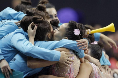 Las gimnastas se juegan en apenas dos minutos y medio el trabajo de varios meses de preparación previa y de más de dos horas de calentamiento el día de competición
