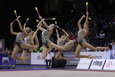 Las gimnastas se juegan en apenas dos minutos y medio el trabajo de varios meses de preparación previa y de más de dos horas de calentamiento el día de competición