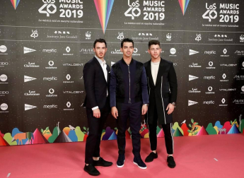 Rosalía, los Jonas Brothers, Leiva, Nicky Jam, Billie Eilis, Aitana, Becky G, Beret, Don Patricio o Ava Max, pusieron en pie a un público de casi 15.000 personas que asistieron a la gala de los premios '40 Music Awards' celebrada en el Wizink Center de Madrid.