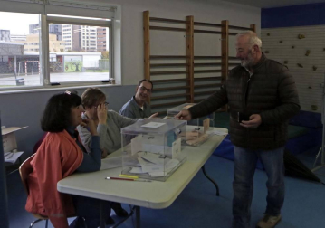 Jornada electoral marcada por el frío, la lluvia y la nieve