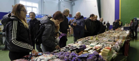 La feria de artesanía recuperó algunas tradiciones de Navarra y se llevó el protagonismo en esta jornada de fiestas en Irurtzun, pero los visitantes también pudieron disfrutar de una obra de teatro y participar en un concurso de repostería
