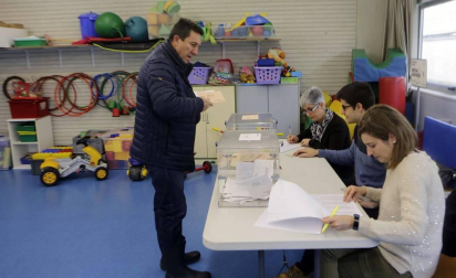 Jornada electoral marcada por el frío, la lluvia y la nieve