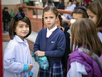 Alumnado del Colegio FEC Vedruna de Pamplona durante una jornada lectiva.