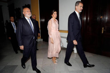 Felipe VI defiende ante el presidente de Cuba los derechos humanos