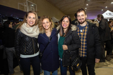 El pabellón deportivo Hilarión Eslava acogió la quinta edición de la feria Beerlada, que durante el fin de semana del 8 y 9 de noviembre reunió a los amantes de la cerveza de origen artesanal. Un evento en el que se pudo participar en diferentes actividades como catas temáticas, conciertos o concurso de catas a ciegas.