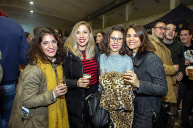 El pabellón deportivo Hilarión Eslava acogió la quinta edición de la feria Beerlada, que durante el fin de semana del 8 y 9 de noviembre reunió a los amantes de la cerveza de origen artesanal. Un evento en el que se pudo participar en diferentes actividades como catas temáticas, conciertos o concurso de catas a ciegas.