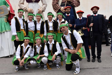 Cabanillas acogió el sábado 9 de noviembre el XIX Capítulo General de la Cofradía del Aceite de Oliva de Navarra. Durante el acto se nombró miembros de honor a la presidenta del Gobierno de Navarra, María Chivite; al cocinero Pedro Larumbe; a la sociedad pública INTIA y al vecino de Cabanillas Ignacio Sangüesa Mateo, por su aportación al deporte local.