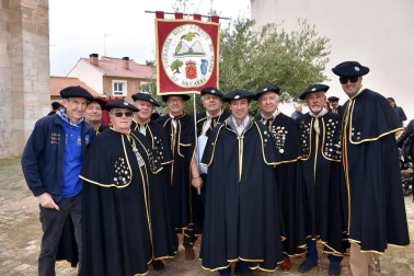 Cabanillas acogió el sábado 9 de noviembre el XIX Capítulo General de la Cofradía del Aceite de Oliva de Navarra. Durante el acto se nombró miembros de honor a la presidenta del Gobierno de Navarra, María Chivite; al cocinero Pedro Larumbe; a la sociedad pública INTIA y al vecino de Cabanillas Ignacio Sangüesa Mateo, por su aportación al deporte local.