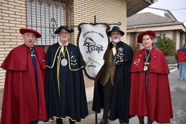Cabanillas acogió el sábado 9 de noviembre el XIX Capítulo General de la Cofradía del Aceite de Oliva de Navarra. Durante el acto se nombró miembros de honor a la presidenta del Gobierno de Navarra, María Chivite; al cocinero Pedro Larumbe; a la sociedad pública INTIA y al vecino de Cabanillas Ignacio Sangüesa Mateo, por su aportación al deporte local.