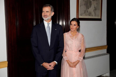 Felipe VI defiende ante el presidente de Cuba los derechos humanos