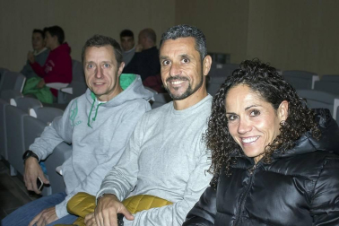 La Casa de Cultura de Larraga acogió la Gala del Triatlón Navarro 2019, un evento organizado en esta ocasión por la Asociación de Amigos del Cross de Reyes de Larraga. Durante el acto se reconoció a los mejores de la pasada temporada desde edad infantil hasta veteranos y tanto en categoría femenina como masculina.