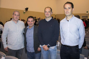 La Casa de Cultura de Larraga acogió la Gala del Triatlón Navarro 2019, un evento organizado en esta ocasión por la Asociación de Amigos del Cross de Reyes de Larraga. Durante el acto se reconoció a los mejores de la pasada temporada desde edad infantil hasta veteranos y tanto en categoría femenina como masculina.
