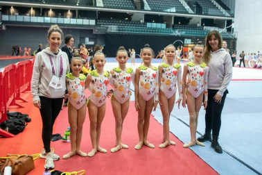 15.000 personas se han congregado en el Navarra Arena entre los días 6 y 10 de noviembre para disfrutar, por segundo año consecutivo, de los Campeonatos de España de Gimnasia Rítmica. De entre las cerca de 3.500 atletas que han participado en las diferentes competiciones, 111 de ellas representaron a clubes de Navarra.