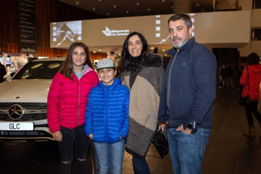 El 7, 8 y 9 de noviembre se celebró en Baluarte la octava edición de Skimetraje Play Pyrenees. Además de disfrutar de las proyecciones y la entrega de premios, los asistentes pudieron conocer el Winter Hall, en el que se instalaron dos exposiciones de fotografía así como expositores con las novedades para la nueva temporada de nieve, estaciones de esquí, ambientación musical y audiovisual e incluso una barra de cerveza.