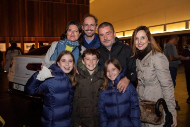 El 7, 8 y 9 de noviembre se celebró en Baluarte la octava edición de Skimetraje Play Pyrenees. Además de disfrutar de las proyecciones y la entrega de premios, los asistentes pudieron conocer el Winter Hall, en el que se instalaron dos exposiciones de fotografía así como expositores con las novedades para la nueva temporada de nieve, estaciones de esquí, ambientación musical y audiovisual e incluso una barra de cerveza.