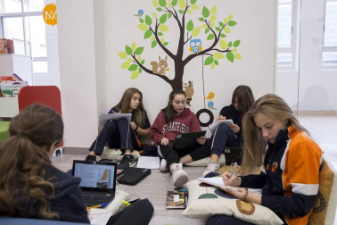 Alumnado del colegio Calasanz Escolapios de Pamplona durante una jornada lectiva.
