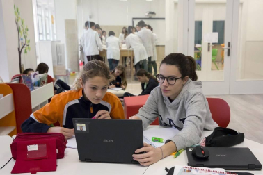 Alumnado del colegio Calasanz Escolapios de Pamplona durante una jornada lectiva.