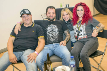 La Sala de Exposiciones de Baluarte acogió el fin de semana pasado la Pamplona Tattoo Expo, la II Convención Internacional de Tatuaje de la Comunidad foral. La Feria reunió un total de 80 stands de tatuaje de artistas de 19 ciudades españolas y el público pudo disfrutar de un buen ambiente e irse con un tatuaje recién hecho.