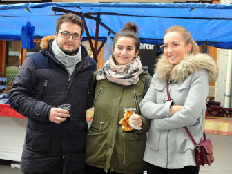 La plaza de los Fueros de Azagra se convirtió la jornada del sábado 16 de noviembre en un gran escaparate para las verduras de invierno. Allí se celebró el 'XIX Mercado Verduras de Invierno. Del campo a la mesa. Azagra siempre apetecible'. En este mismo espacio se instaló una carpa municipal en la que se desarrollaron diferentes actividades a lo largo del día, como talleres, degustaciones, cocinados en directo o actuaciones culturales.