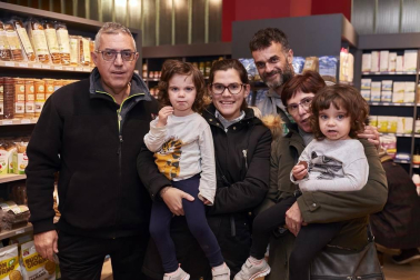 El miércoles 13 de noviembre se celebró la inauguración del segundo supermercado ecológico navarro 'Biecor Ecomarket' en el barrio pamplonés del Soto de Lezkairu. Este nuevo establecimiento se presentó ante los vecinos con una amplia oferta de productos saludables de elaboración ecológica.