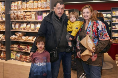 El miércoles 13 de noviembre se celebró la inauguración del segundo supermercado ecológico navarro 'Biecor Ecomarket' en el barrio pamplonés del Soto de Lezkairu. Este nuevo establecimiento se presentó ante los vecinos con una amplia oferta de productos saludables de elaboración ecológica.