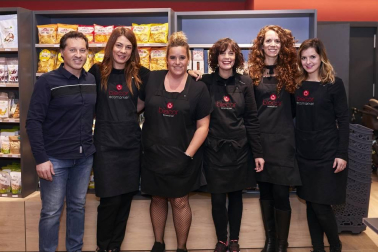 El miércoles 13 de noviembre se celebró la inauguración del segundo supermercado ecológico navarro 'Biecor Ecomarket' en el barrio pamplonés del Soto de Lezkairu. Este nuevo establecimiento se presentó ante los vecinos con una amplia oferta de productos saludables de elaboración ecológica.