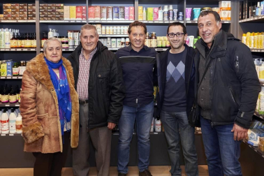 El miércoles 13 de noviembre se celebró la inauguración del segundo supermercado ecológico navarro 'Biecor Ecomarket' en el barrio pamplonés del Soto de Lezkairu. Este nuevo establecimiento se presentó ante los vecinos con una amplia oferta de productos saludables de elaboración ecológica.