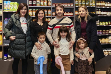El miércoles 13 de noviembre se celebró la inauguración del segundo supermercado ecológico navarro 'Biecor Ecomarket' en el barrio pamplonés del Soto de Lezkairu. Este nuevo establecimiento se presentó ante los vecinos con una amplia oferta de productos saludables de elaboración ecológica.