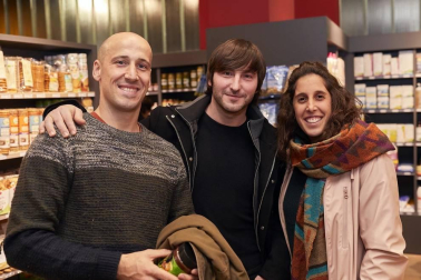 El miércoles 13 de noviembre se celebró la inauguración del segundo supermercado ecológico navarro 'Biecor Ecomarket' en el barrio pamplonés del Soto de Lezkairu. Este nuevo establecimiento se presentó ante los vecinos con una amplia oferta de productos saludables de elaboración ecológica.