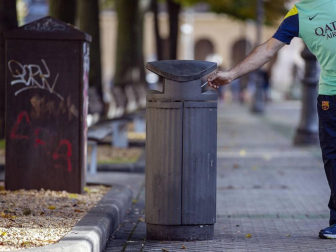 Fotos del mobiliario de Pamplona, cuyo mantenimiento le supone al Ayuntamiento de Pamplona un gasto anual de más de medio millón de euros