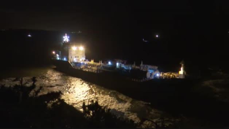 Suspenden el rescate del barco encallado en la ría de Ares