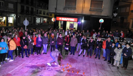 Galería de fotos de las concentraciones vividas este lunes, 25 de noviembre, en torno a la conmemoración del Día Internacional contra la violencia hacia las mujeres.
