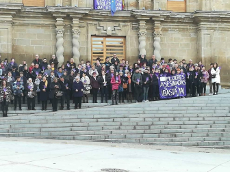 Galería de fotos de las concentraciones vividas este lunes, 25 de noviembre, en torno a la conmemoración del Día Internacional contra la violencia hacia las mujeres.