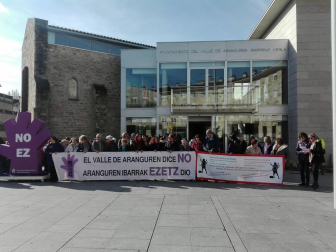 Galería de fotos de las concentraciones vividas este lunes, 25 de noviembre, en torno a la conmemoración del Día Internacional contra la violencia hacia las mujeres.