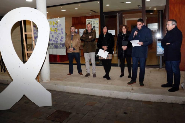 Galería de fotos de las concentraciones vividas este lunes, 25 de noviembre, en torno a la conmemoración del Día Internacional contra la violencia hacia las mujeres.