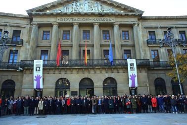 Galería de fotos de las concentraciones vividas este lunes, 25 de noviembre, en torno a la conmemoración del Día Internacional contra la violencia hacia las mujeres.