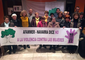 Galería de fotos de las concentraciones vividas este lunes, 25 de noviembre, en torno a la conmemoración del Día Internacional contra la violencia hacia las mujeres.