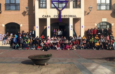 Galería de fotos de las concentraciones vividas este lunes, 25 de noviembre, en torno a la conmemoración del Día Internacional contra la violencia hacia las mujeres.