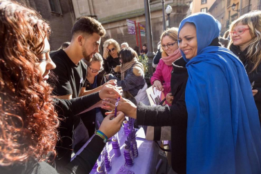 Galería de fotos de las concentraciones vividas este lunes, 25 de noviembre, en torno a la conmemoración del Día Internacional contra la violencia hacia las mujeres.