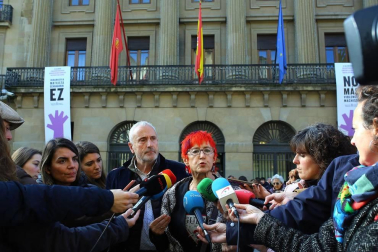 Galería de fotos de las concentraciones vividas este lunes, 25 de noviembre, en torno a la conmemoración del Día Internacional contra la violencia hacia las mujeres.