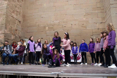 Galería de fotos de las concentraciones vividas este lunes, 25 de noviembre, en torno a la conmemoración del Día Internacional contra la violencia hacia las mujeres.