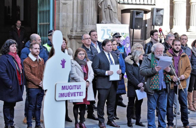 Galería de fotos de las concentraciones vividas este lunes, 25 de noviembre, en torno a la conmemoración del Día Internacional contra la violencia hacia las mujeres.