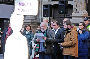 Galería de fotos de las concentraciones vividas este lunes, 25 de noviembre, en torno a la conmemoración del Día Internacional contra la violencia hacia las mujeres.