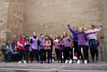 Galería de fotos de las concentraciones vividas este lunes, 25 de noviembre, en torno a la conmemoración del Día Internacional contra la violencia hacia las mujeres.