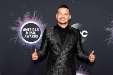 La joven artista Billie Eilish confirmó su fenómeno y arrebató parte del protagonismo a la estrella Taylor Swift, la auténtica ganadora de los American Music Awards (AMAs) con cinco premios y nombrada "artista de la década".